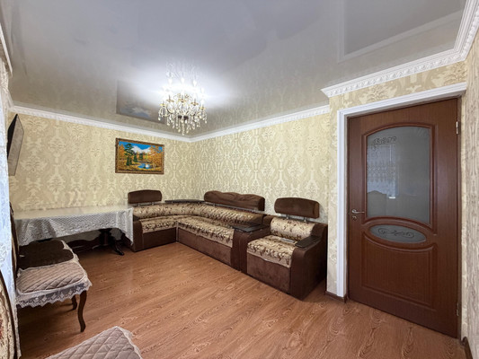 Продам трехкомнатную (3-комн.) квартиру, Героя России Кярова А.С. ул, 4ка, Чегем г