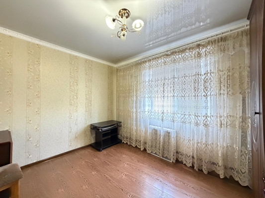 Продам трехкомнатную (3-комн.) квартиру, Героя России Кярова А.С. ул, 4ка, Чегем г