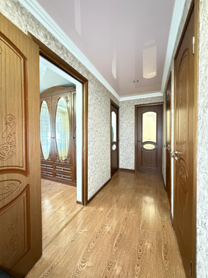 Продам трехкомнатную (3-комн.) квартиру, Героя России Кярова А.С. ул, 4ка, Чегем г