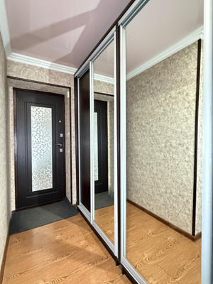 Продам трехкомнатную (3-комн.) квартиру, Героя России Кярова А.С. ул, 4ка, Чегем г