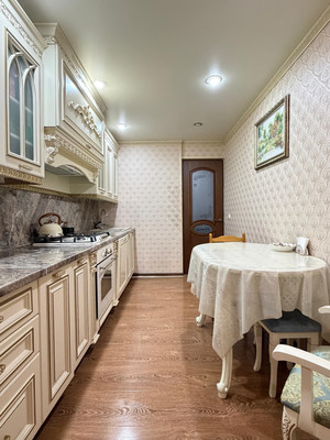 Продам трехкомнатную (3-комн.) квартиру, Героя России Кярова А.С. ул, 4ка, Чегем г