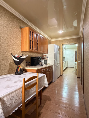 Продам трехкомнатную (3-комн.) квартиру, Героя России Кярова А.С. ул, 4ка, Чегем г