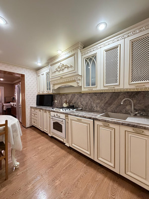 Продам трехкомнатную (3-комн.) квартиру, Героя России Кярова А.С. ул, 4ка, Чегем г