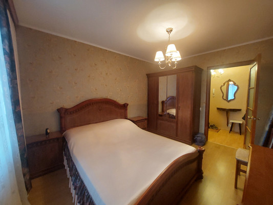 Продам двухкомнатную (2-комн.) квартиру, Есенина ул, 110, Рязань г