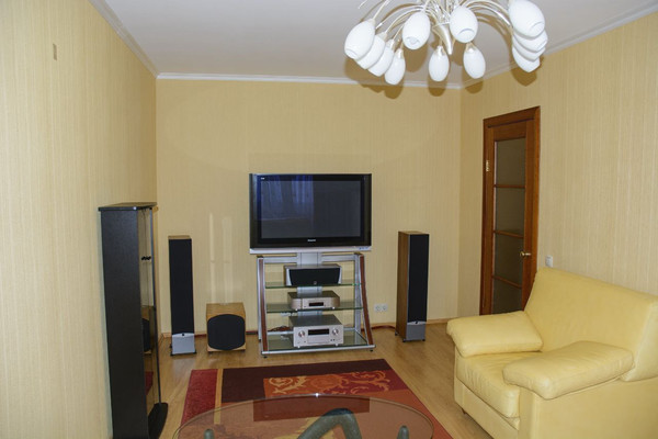 Продам двухкомнатную (2-комн.) квартиру, Есенина ул, 110, Рязань г