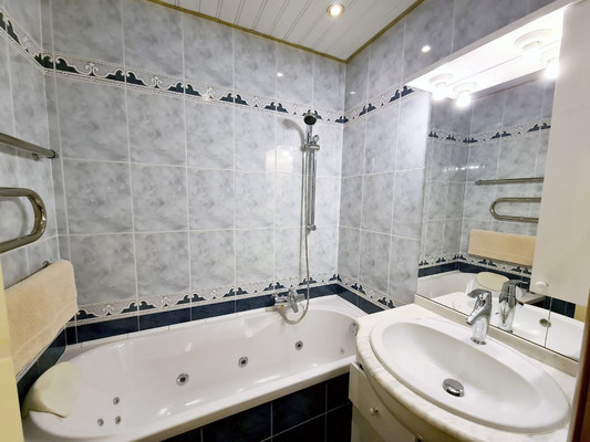 Продам двухкомнатную (2-комн.) квартиру, Есенина ул, 110, Рязань г