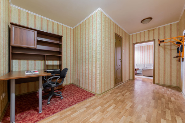 Продам однокомнатную (1-комн.) квартиру, Авиаконструкторов пр-кт, 42к3, Санкт-Петербург г