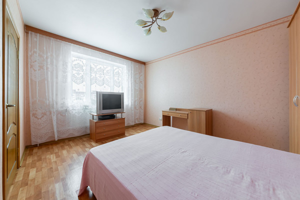 Продам однокомнатную (1-комн.) квартиру, Авиаконструкторов пр-кт, 42к3, Санкт-Петербург г