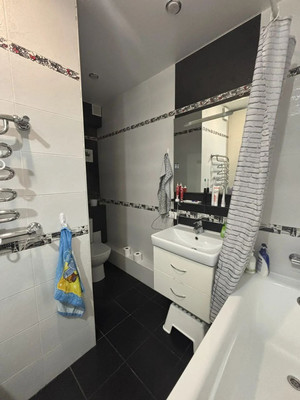 Продам трехкомнатную (3-комн.) квартиру, Батуринская ул, 159/78, Ростов-на-Дону г