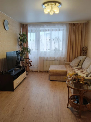 Продам двухкомнатную (2-комн.) квартиру, Большая Московская ул, 110/2, Великий Новгород г