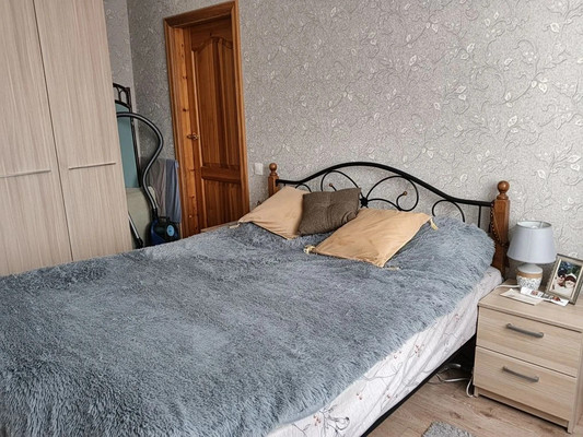 Продам двухкомнатную (2-комн.) квартиру, Большая Московская ул, 110/2, Великий Новгород г