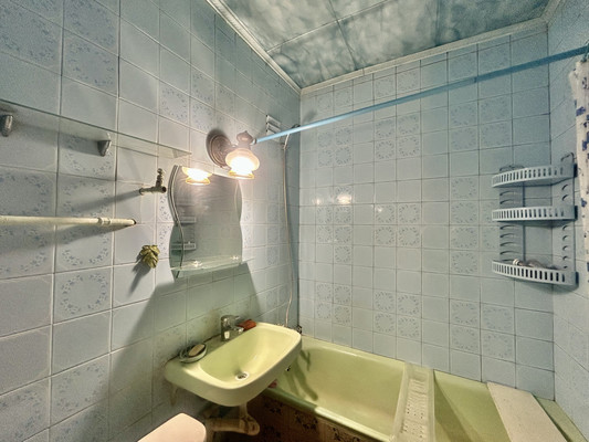 Продам двухкомнатную (2-комн.) квартиру, Студенческая ул, 14, Симферополь г