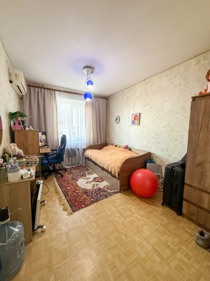 Продам трехкомнатную (3-комн.) квартиру, Гоголя ул, 429, Армавир г