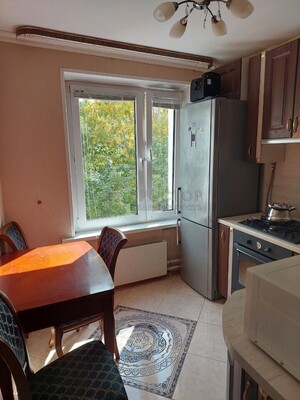 Продам трехкомнатную (3-комн.) квартиру, Каширское ш, 102к2, Москва г