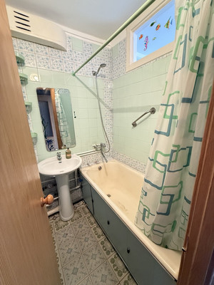 Продам трехкомнатную (3-комн.) квартиру, Воровского ул, 65, Симферополь г