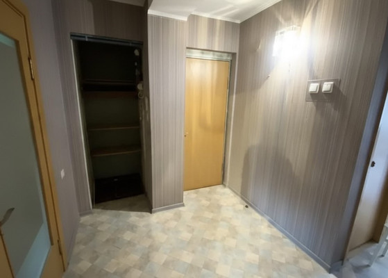 Продам трехкомнатную (3-комн.) квартиру, Воровского ул, 65, Симферополь г