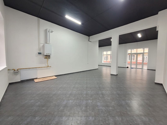 Сдам торговое помещение 92 м2, Олимпийский б-р, 1, Баксан г