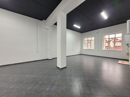 Сдам торговое помещение 92 м2, Олимпийский б-р, 1, Баксан г