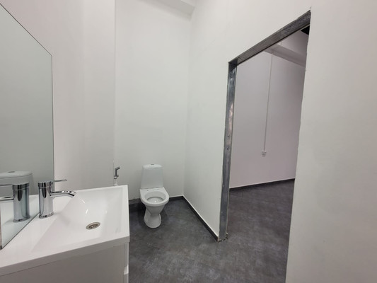 Сдам торговое помещение 92 м2, Олимпийский б-р, 1, Баксан г