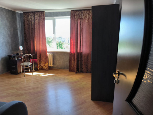 Продам двухкомнатную (2-комн.) квартиру, Фрунзе ул, 42, Калининград г