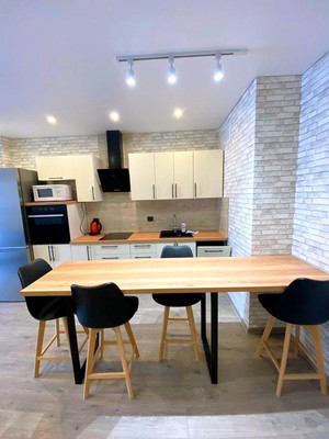 Продам двухкомнатную (2-комн.) квартиру, Крымский проезд, 2к8, Калининград г