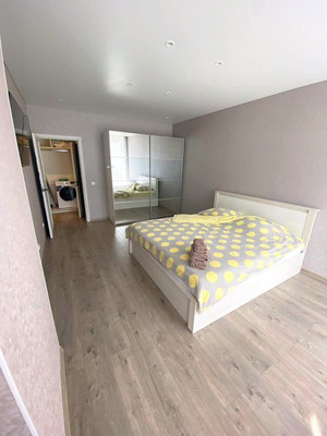 Продам двухкомнатную (2-комн.) квартиру, Крымский проезд, 2к8, Калининград г