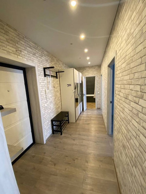 Продам двухкомнатную (2-комн.) квартиру, Крымский проезд, 2к8, Калининград г