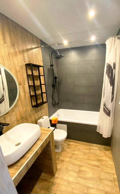 Продам двухкомнатную (2-комн.) квартиру, Крымский проезд, 2к8, Калининград г