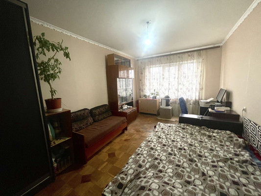 Продам трехкомнатную (3-комн.) квартиру, Воровского ул, 60, Симферополь г