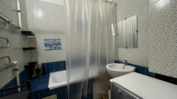 Продам многокомнатную квартиру, 5-я В.О. линия, 64/13А, Санкт-Петербург г