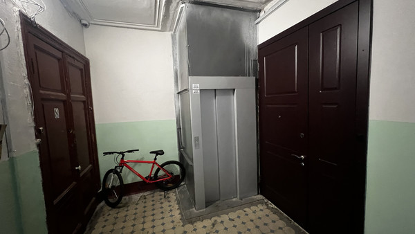 Продам многокомнатную квартиру, 5-я В.О. линия, 64/13А, Санкт-Петербург г