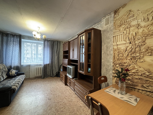 Продам комнату в 8-комн. квартире, Беринга ул, 32к2, Санкт-Петербург г