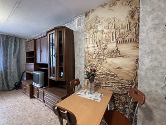 Продам комнату в 8-комн. квартире, Беринга ул, 32к2, Санкт-Петербург г