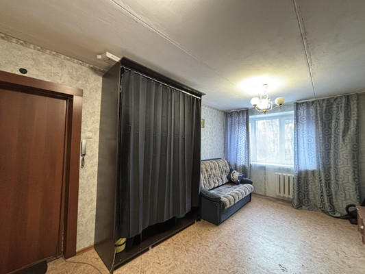 Продам комнату в 8-комн. квартире, Беринга ул, 32к2, Санкт-Петербург г