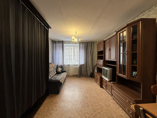 Продам комнату в 8-комн. квартире, Беринга ул, 32к2, Санкт-Петербург г