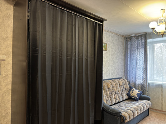 Продам комнату в 8-комн. квартире, Беринга ул, 32к2, Санкт-Петербург г