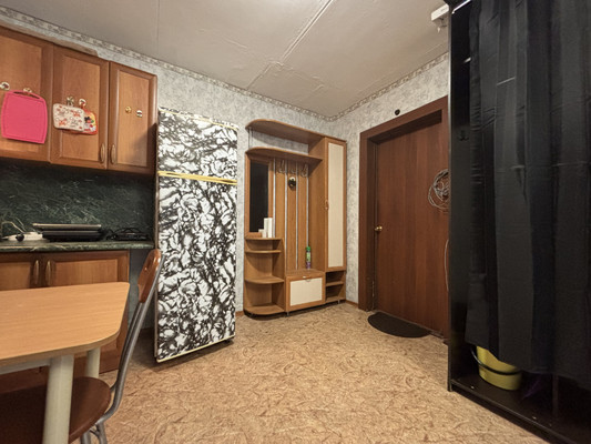 Продам комнату в 8-комн. квартире, Беринга ул, 32к2, Санкт-Петербург г