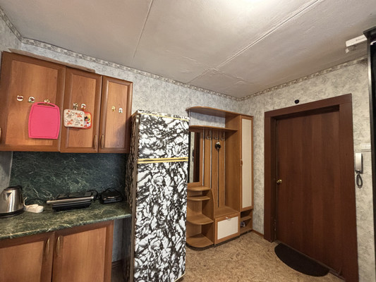 Продам комнату в 8-комн. квартире, Беринга ул, 32к2, Санкт-Петербург г