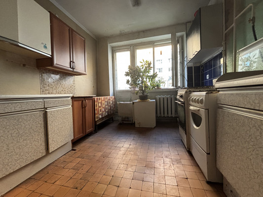 Продам комнату в 8-комн. квартире, Беринга ул, 32к2, Санкт-Петербург г