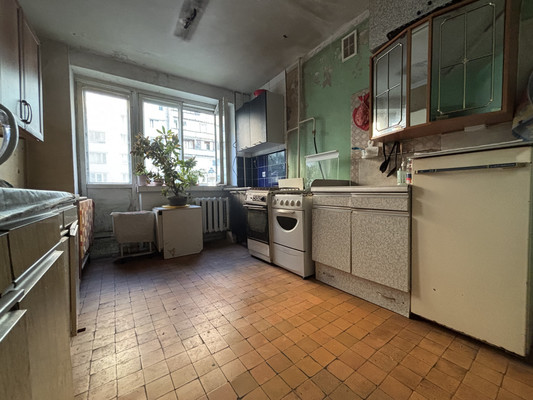 Продам комнату в 8-комн. квартире, Беринга ул, 32к2, Санкт-Петербург г