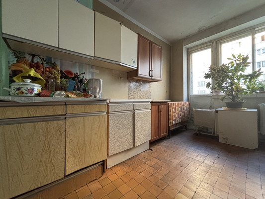 Продам комнату в 8-комн. квартире, Беринга ул, 32к2, Санкт-Петербург г