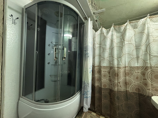 Продам комнату в 8-комн. квартире, Беринга ул, 32к2, Санкт-Петербург г