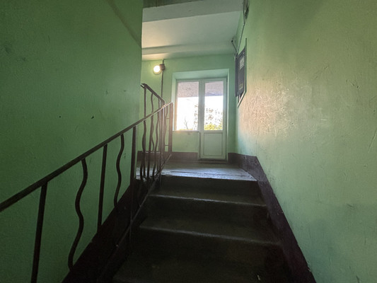 Продам комнату в 8-комн. квартире, Беринга ул, 32к2, Санкт-Петербург г