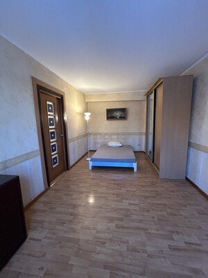 Продам двухкомнатную (2-комн.) квартиру, Мосфильмовская ул, 17/25, Москва г