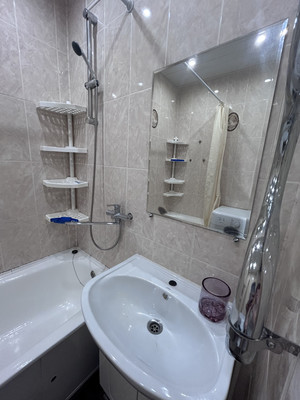 Сдам трехкомнатную (3-комн.) квартиру, Комендантский пр-кт, 40ак1, Санкт-Петербург г