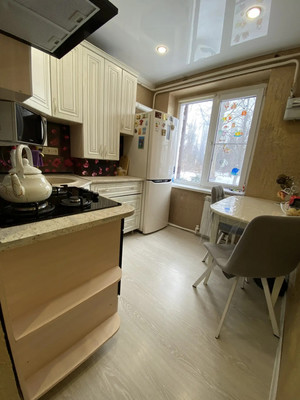 Продам трехкомнатную (3-комн.) квартиру, Ленинградская ул, 123а, Старая Станица ст-ца