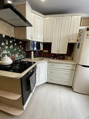 Продам трехкомнатную (3-комн.) квартиру, Ленинградская ул, 123а, Старая Станица ст-ца