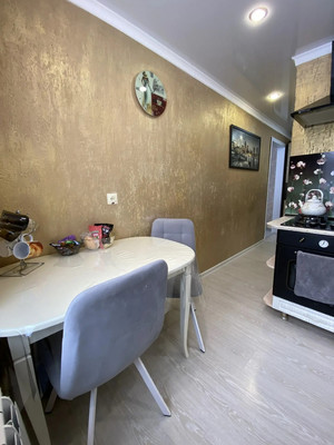 Продам трехкомнатную (3-комн.) квартиру, Ленинградская ул, 123а, Старая Станица ст-ца