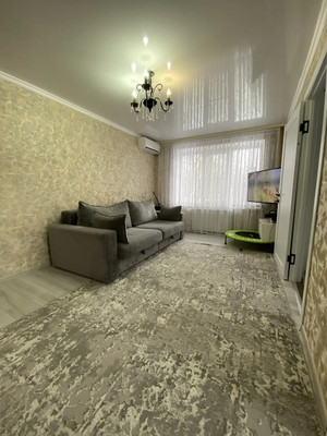 Продам трехкомнатную (3-комн.) квартиру, Ленинградская ул, 123а, Старая Станица ст-ца