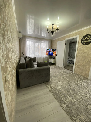 Продам трехкомнатную (3-комн.) квартиру, Ленинградская ул, 123а, Старая Станица ст-ца